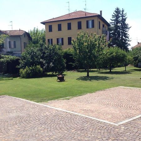 Bella Vita Guesthouse -Parcheggio Privato Interno Arona Eksteriør bilde