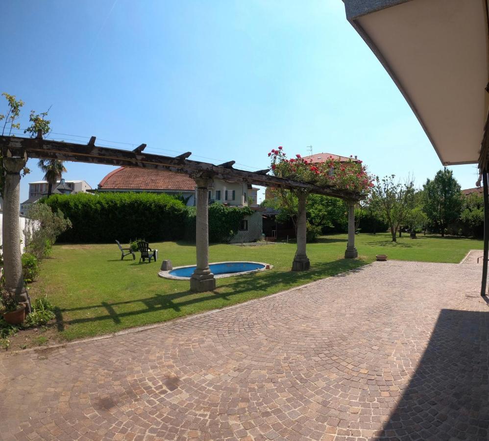 Bella Vita Guesthouse -Parcheggio Privato Interno Arona Eksteriør bilde
