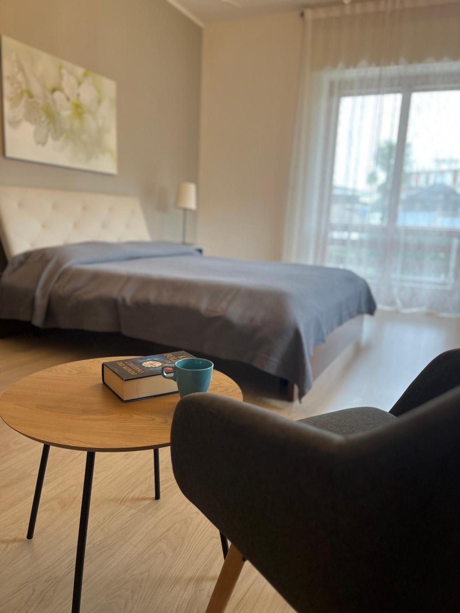 Bella Vita Guesthouse -Parcheggio Privato Interno Arona Eksteriør bilde